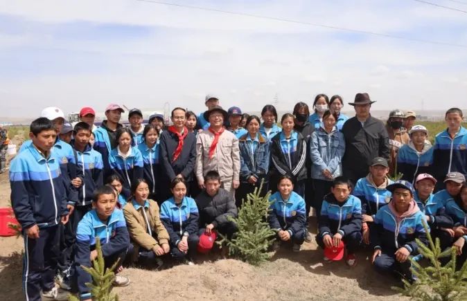 公益活动合影。刚察县委宣传部供图 图片