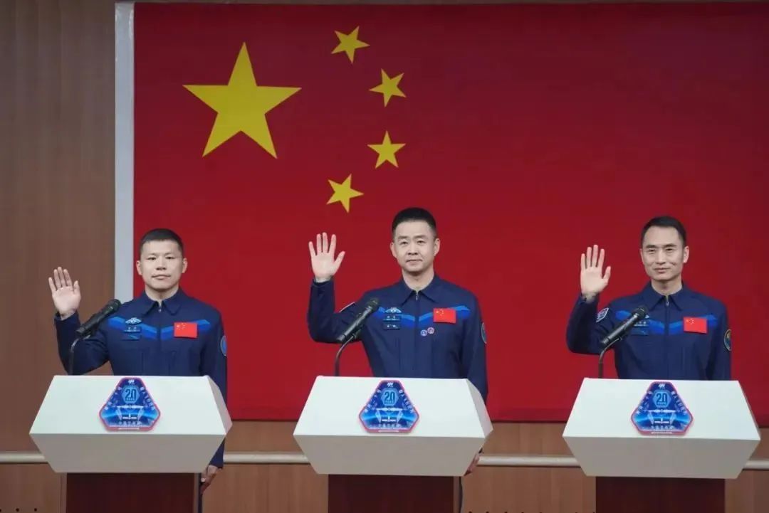 1745455733115779.jpg 02.jpg