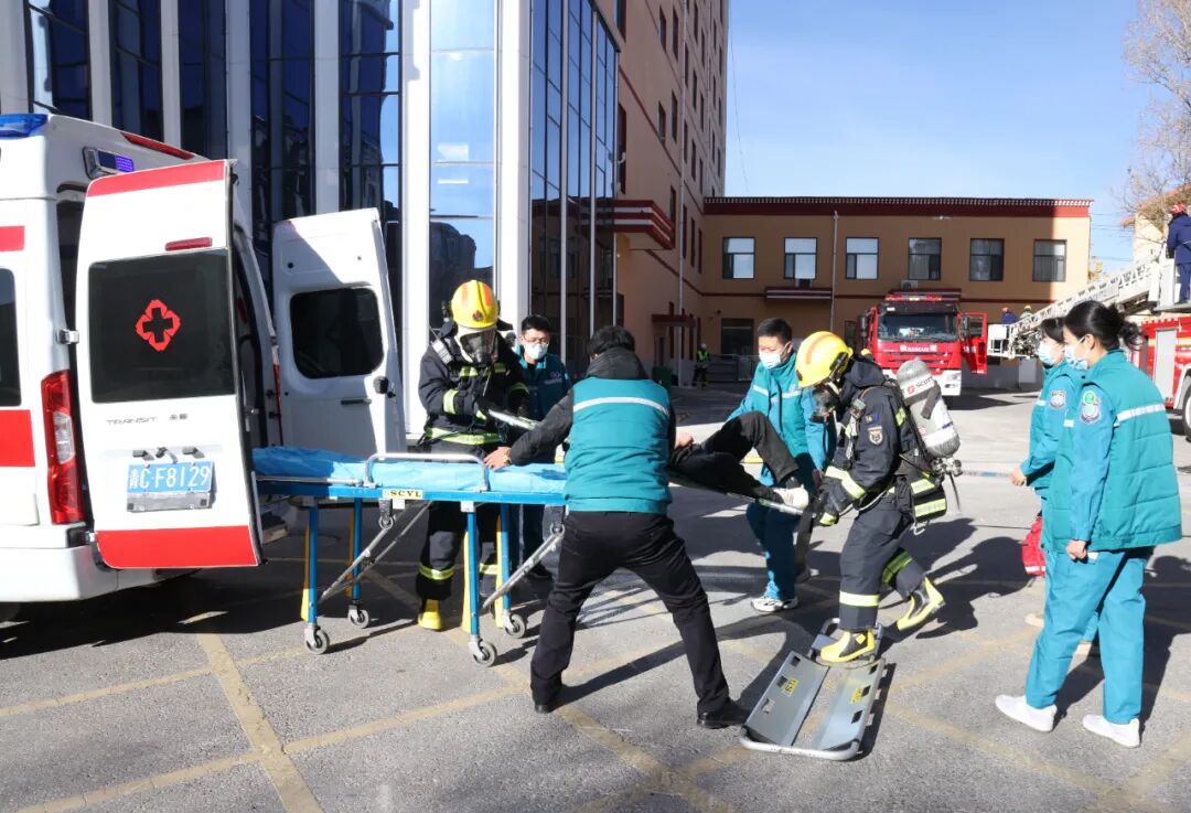 刚察：以练筑防保民安高层建筑火灾应急演练筑牢安全屏障