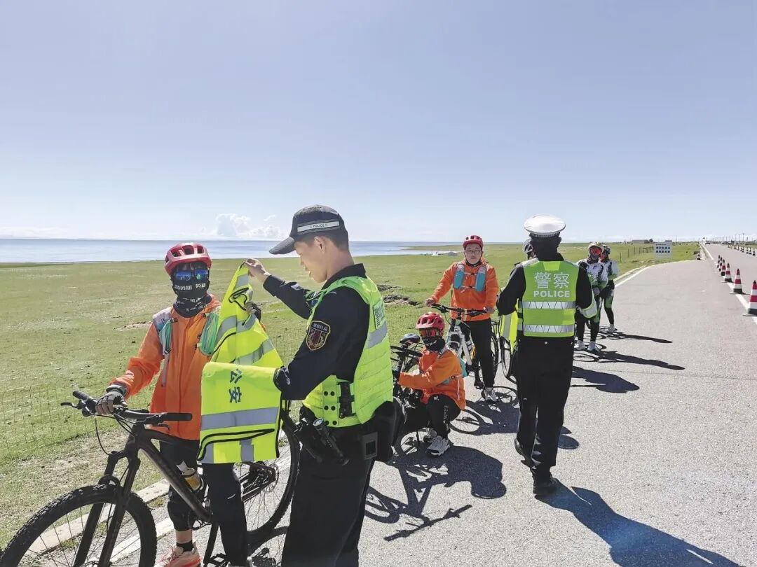 【央媒看刚察】湖光如画警暖旅人