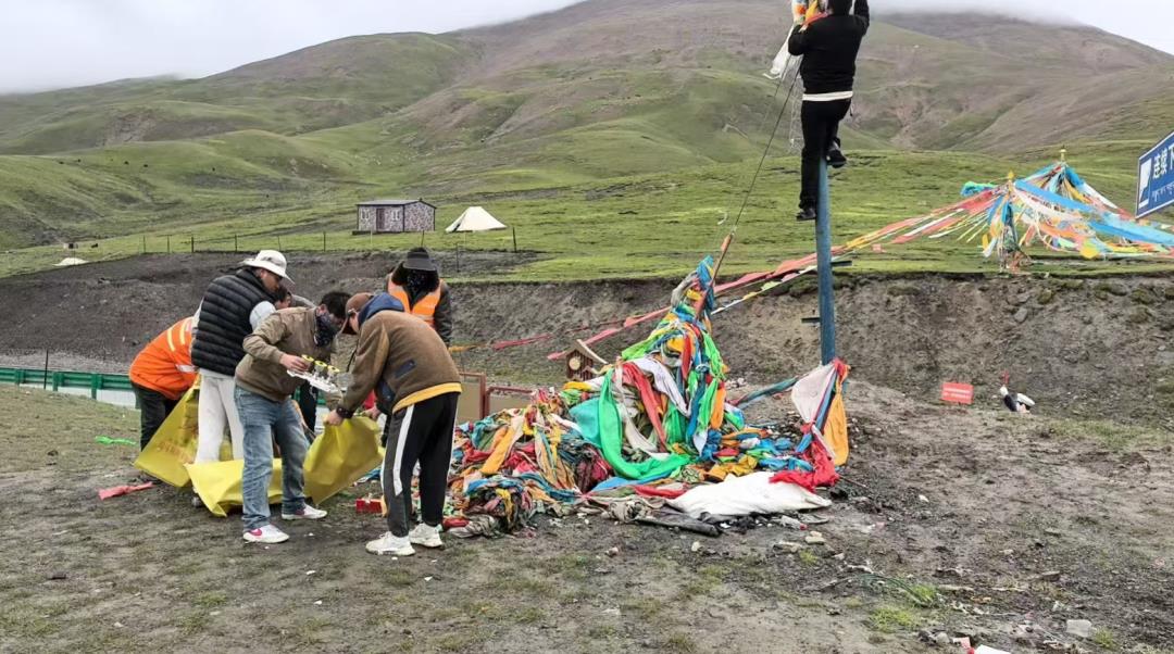 刚察：整治环青赛道沿线环境　全力展现生态美
