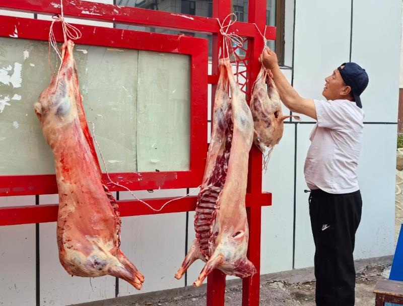 青海刚察：羊肉香里暖夕阳